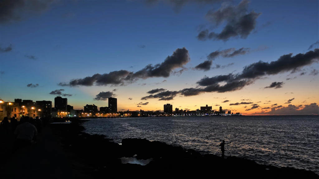 Beleuchteter Malecon.