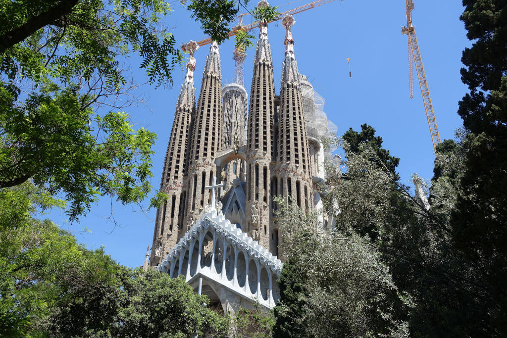 Die Sagrada Família von außen.